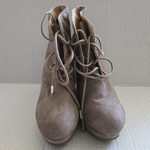 Forever 21 Beige Boots Size 7.5 - Picture 2 of 9